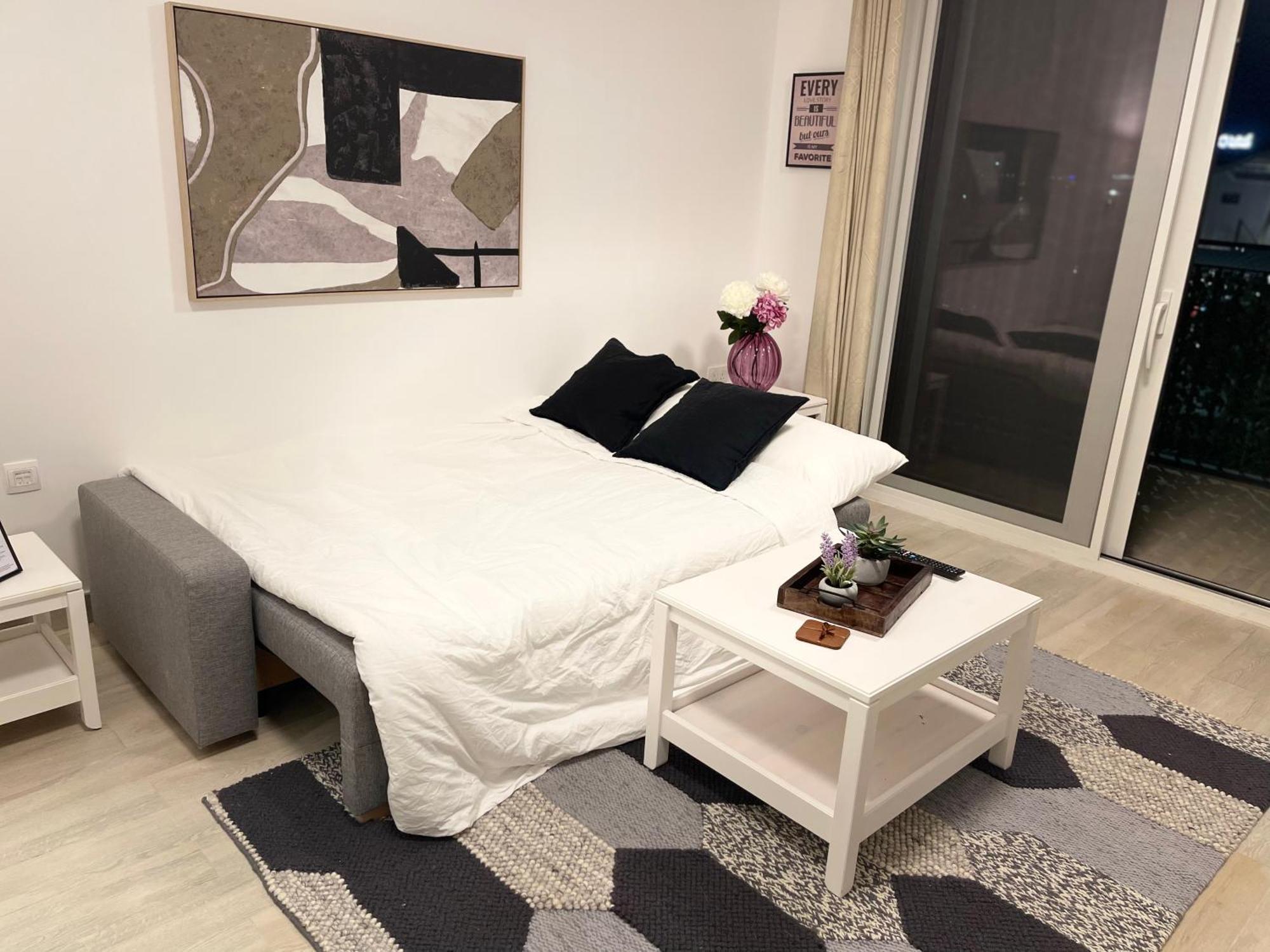 A Place To 1br Waters Edge Theme Parks, Yas Island Abu Dhabi